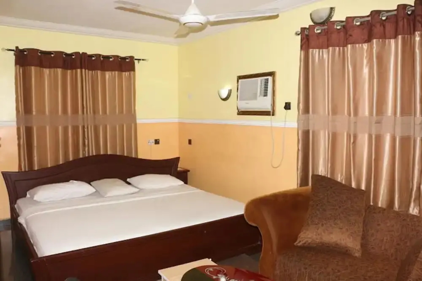 Lifeline Hotel and Suites