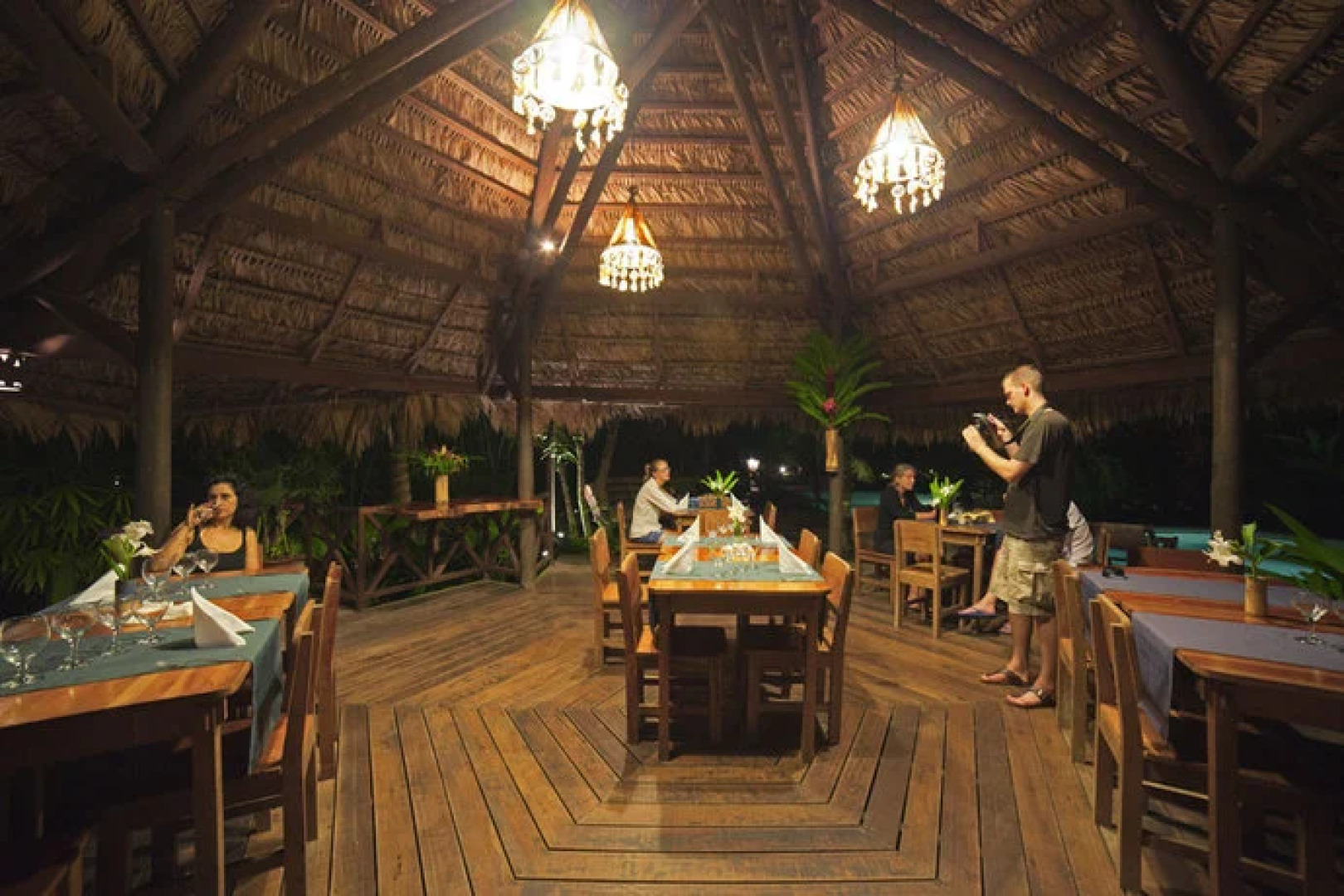 Azania Jungle House One or Two Bedroom with AC near the beach