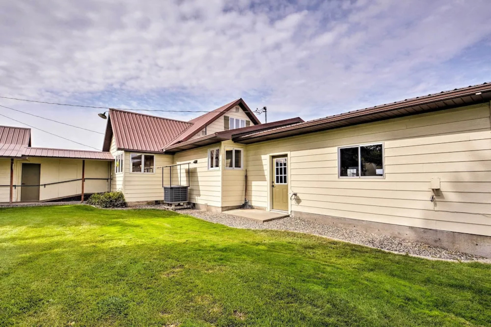Farmhouse in Country Setting Near Gravity Hill