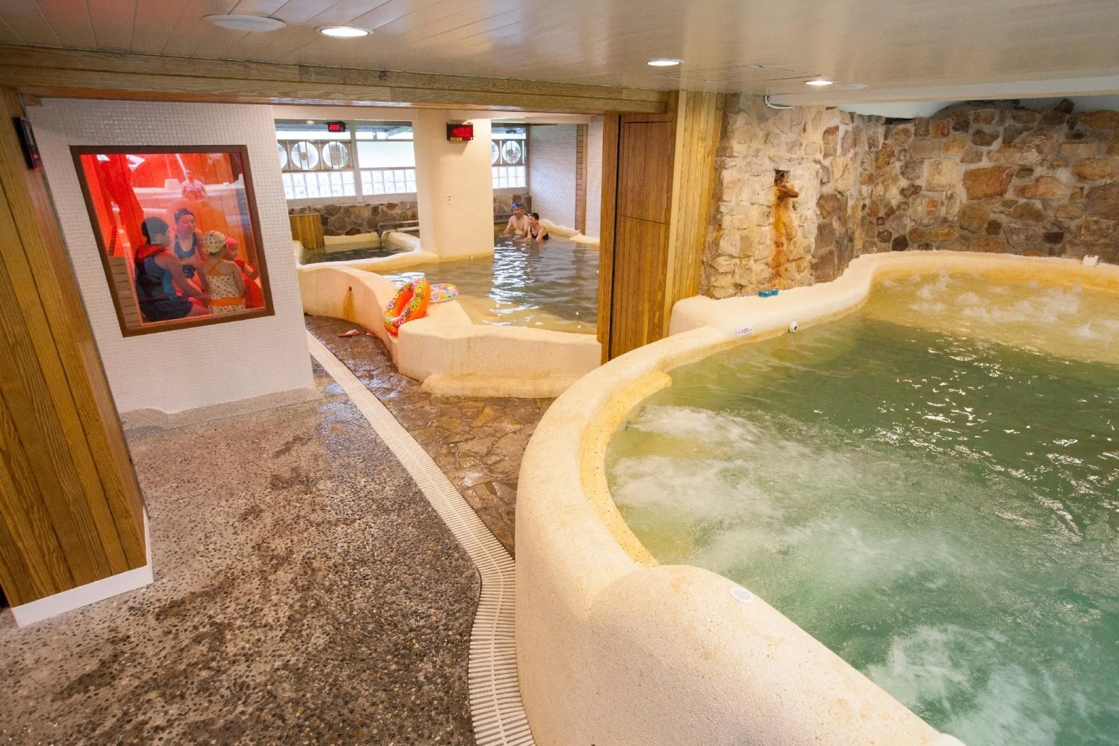 Hua Ge Hot Spring Hotel