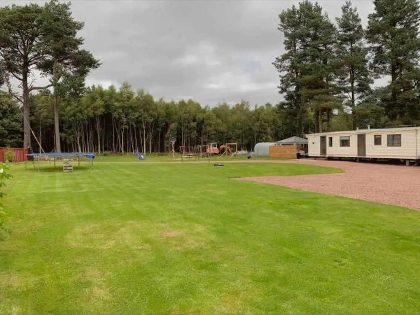 Lovely Semi-rural Caravan & Hot Tub - Sleeps Fam 6