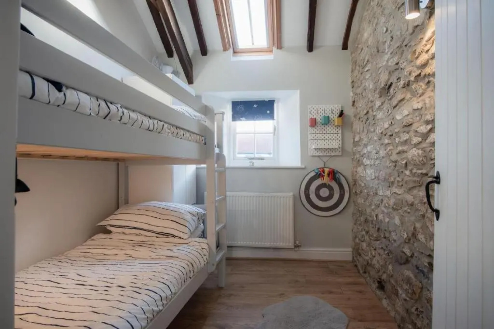 The Old Stables - 3 Bedroom Cottage - Angle