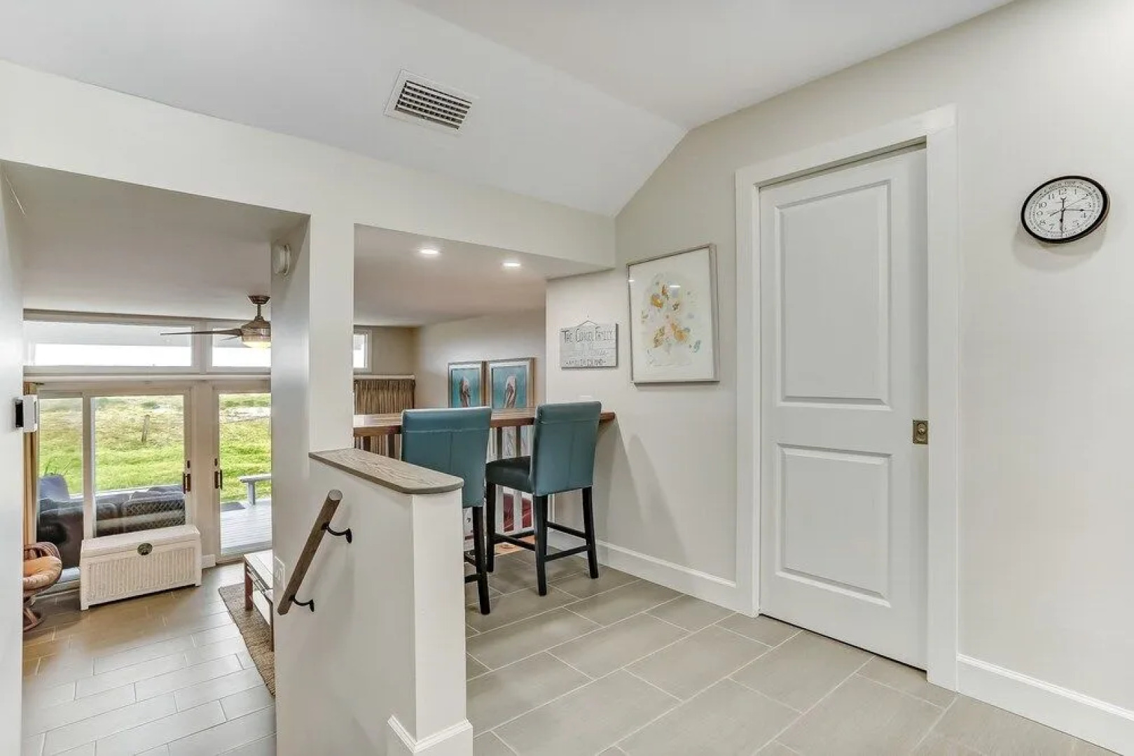 Oceanside Townhouse with Ocean View and Access to the Deck by RedAwning