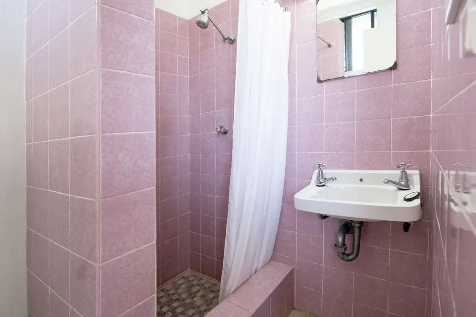 Roundabout Inn Gloucester