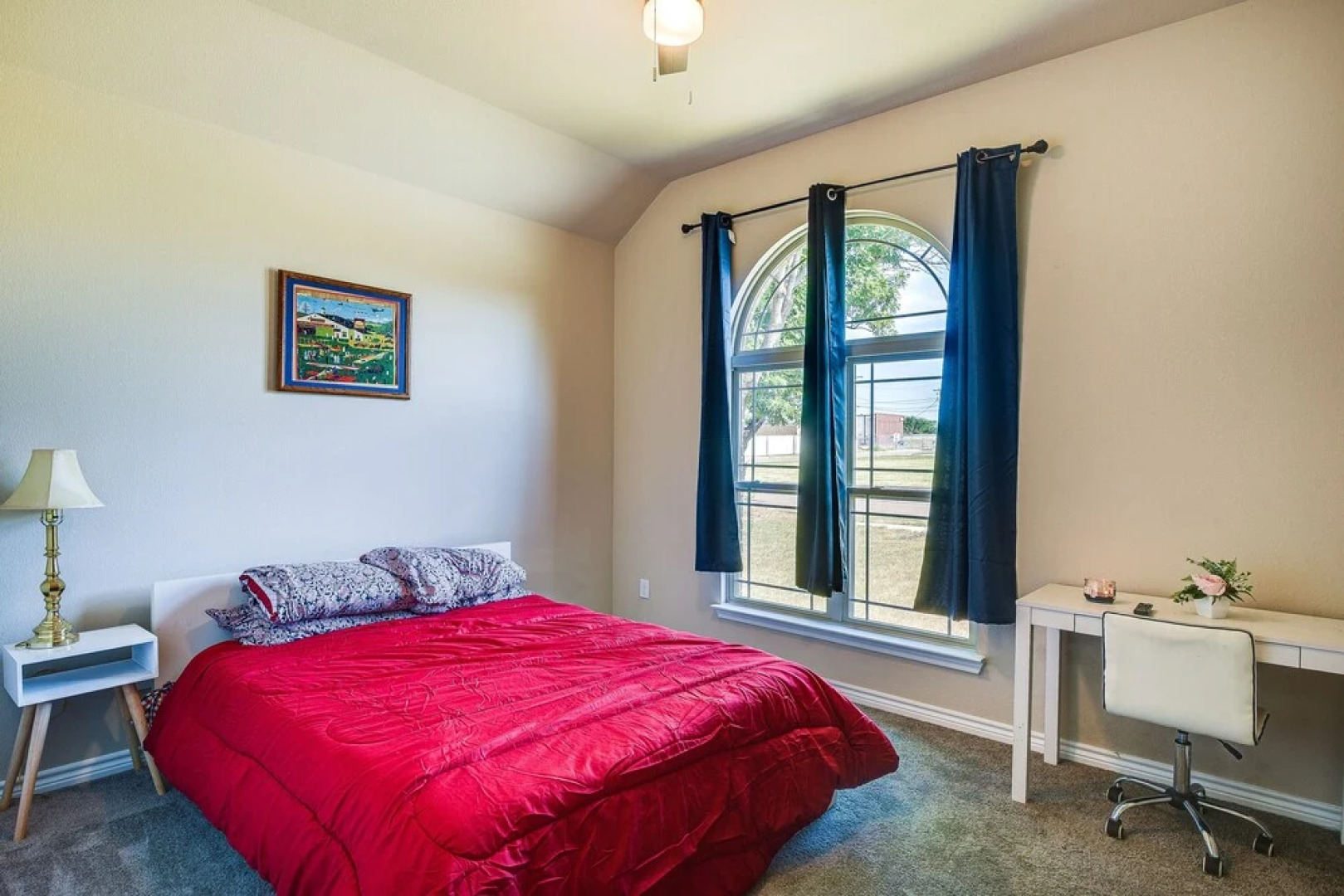 Grand Prairie Gem w/ Yard ~ 5 Mi to At&t Stadium!