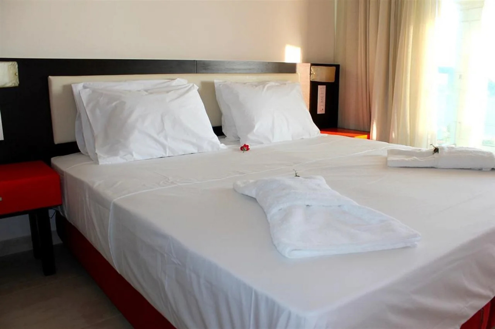 Lido Paradise Apartments