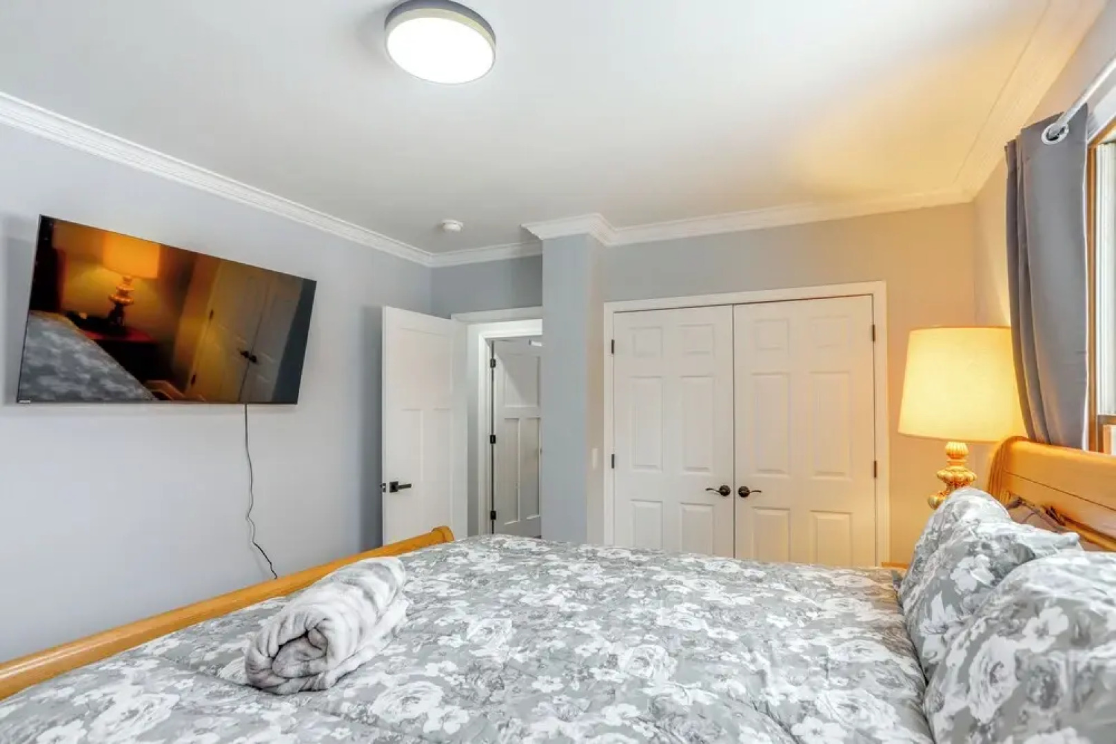 7 Mi to Cedar Point: Retreat w/ Hot Tub & Gazebo