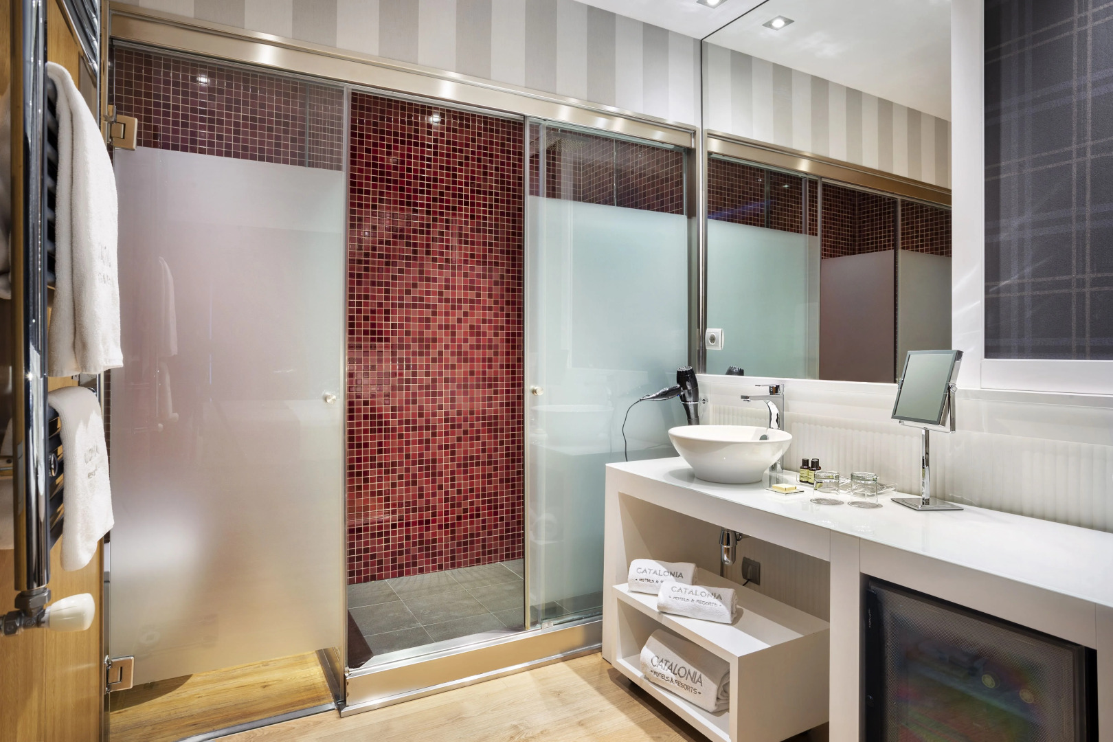 Отель Catalonia Reina Victoria