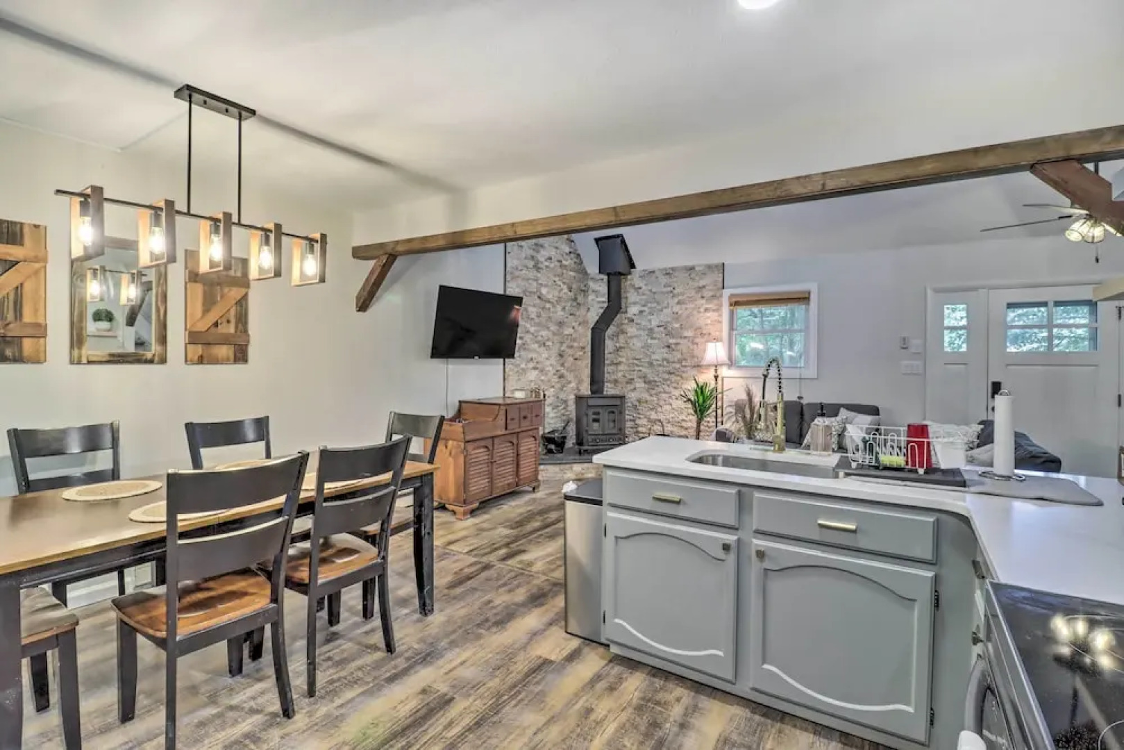 Charming Emerald Lakes Cottage w/ Hot Tub!