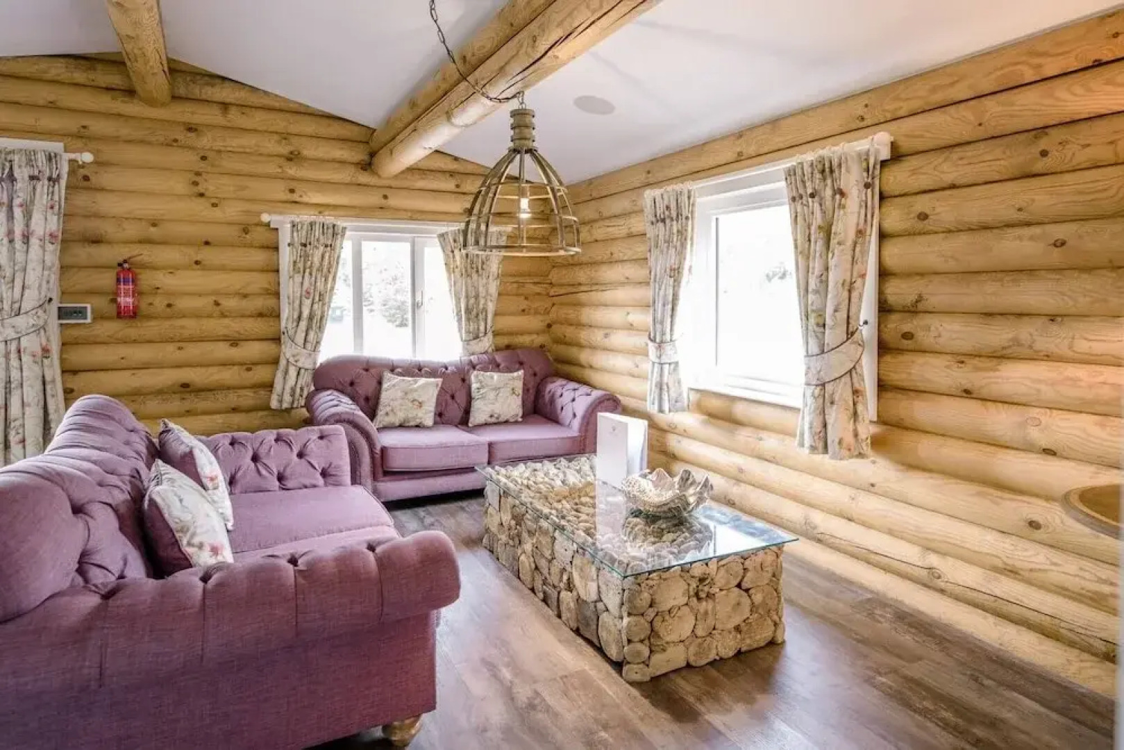 Magnolia, Kingfishers