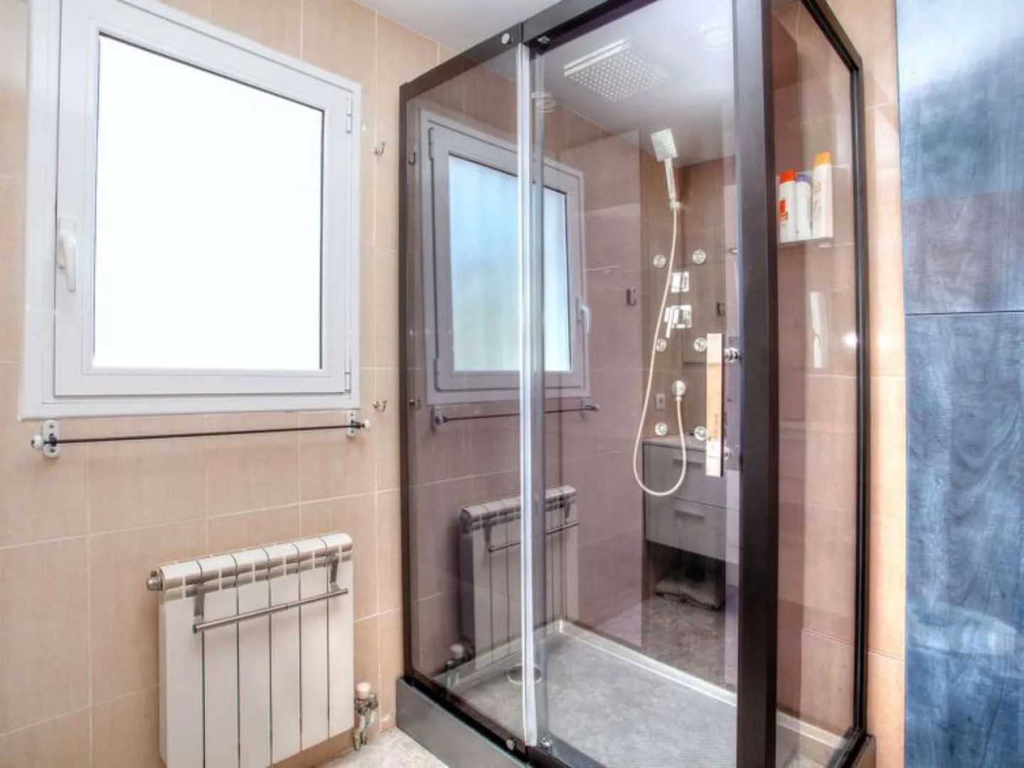 House Mercury Lloret de Mar