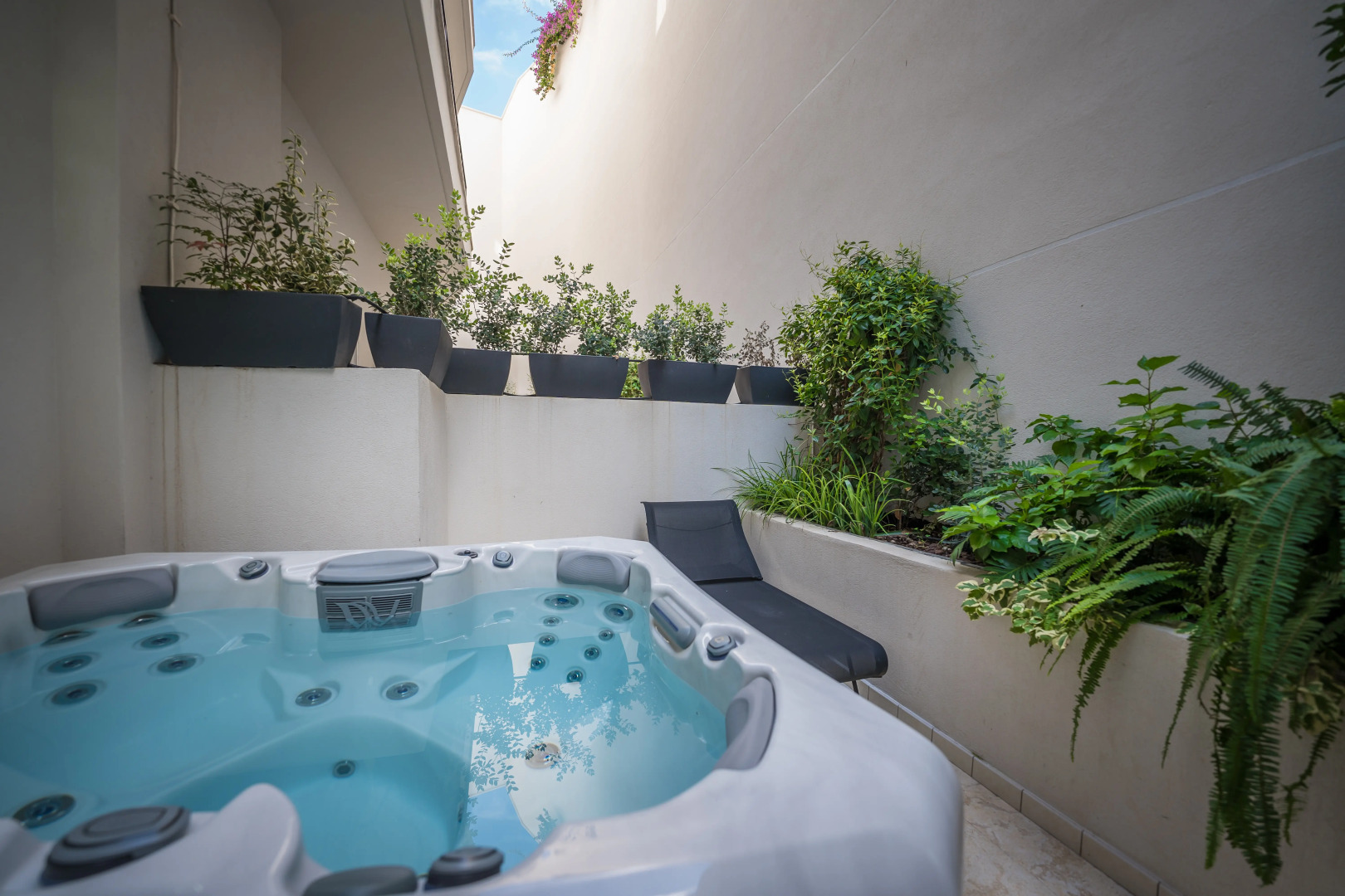 HOLM Boutique &Spa - IK Collection