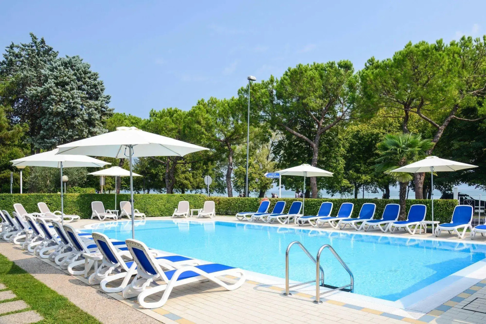 Hi Hotels Sirmione - Lakeview Pool