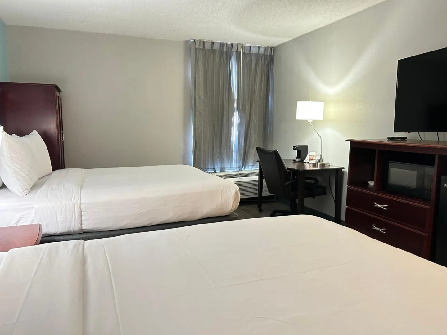 Clarion Inn & Suites Grand Rapids Airport