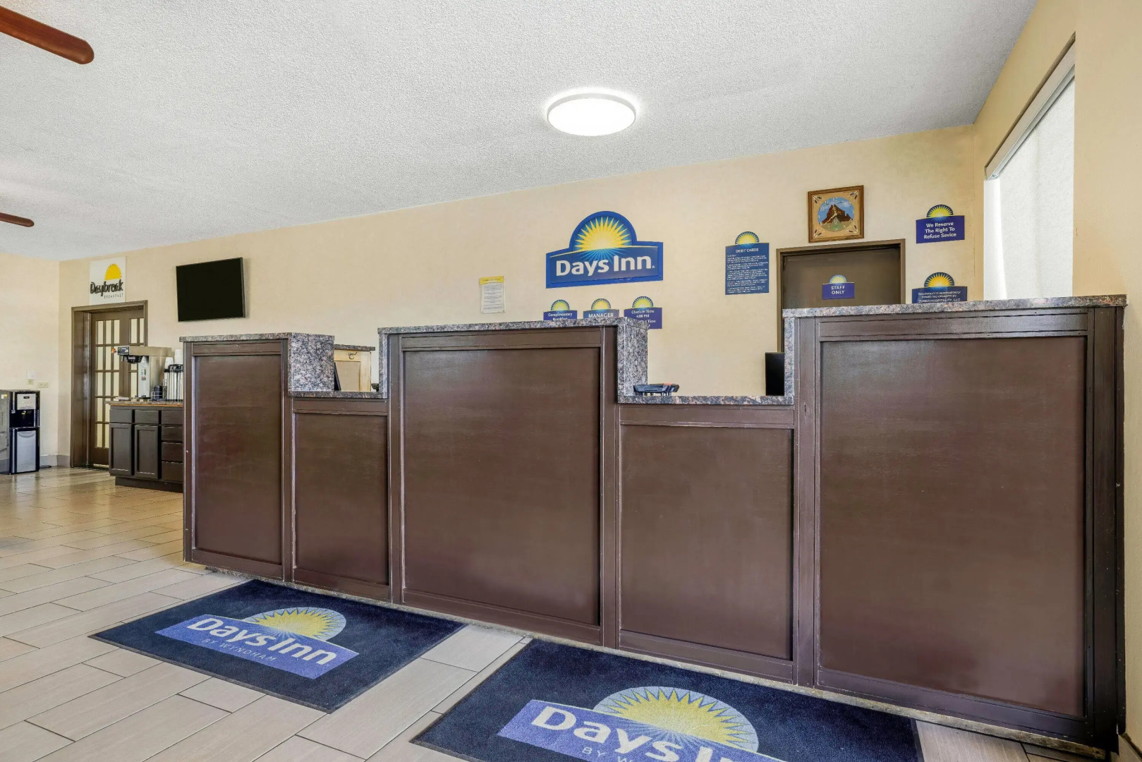 Days Inn by Wyndham Cortez