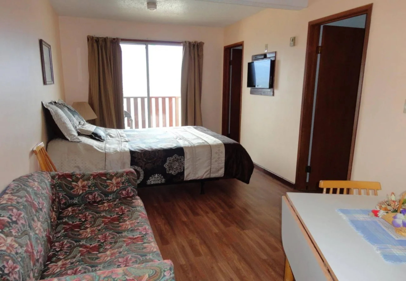 The Mermaid Lodge & Motel