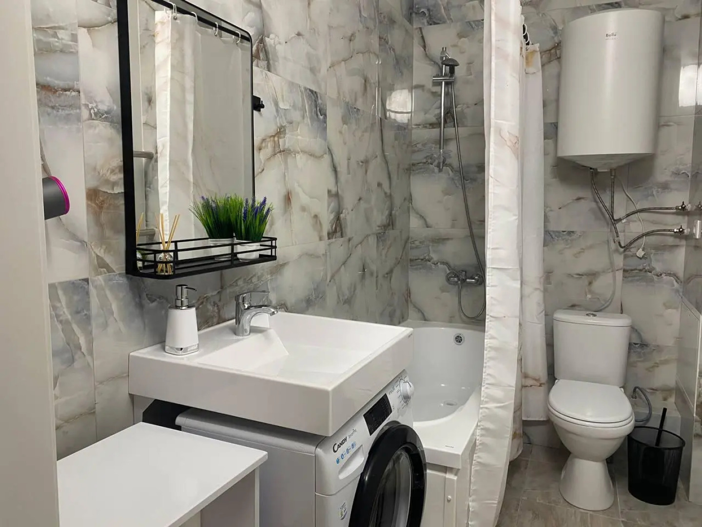 Поделам уютная квартира у арены "Трактор"