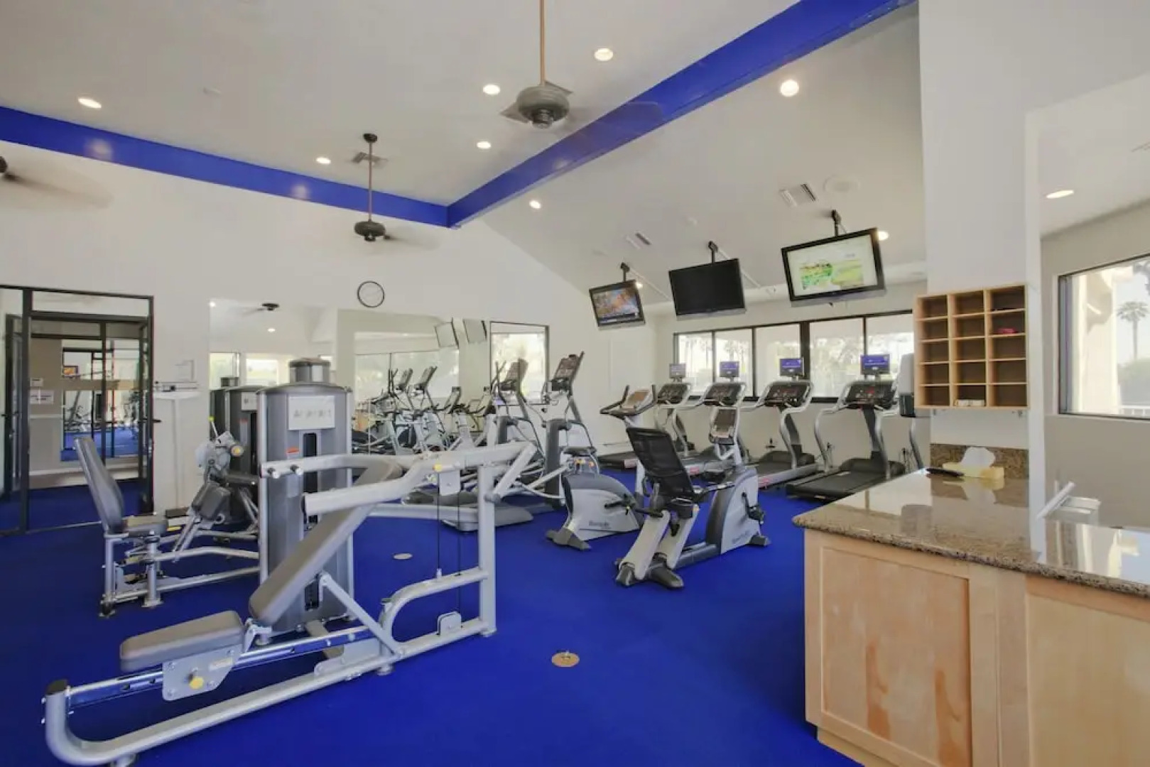 Best Value in Palm Springs for 4 Persons City License146,17751,17753,17754,17755