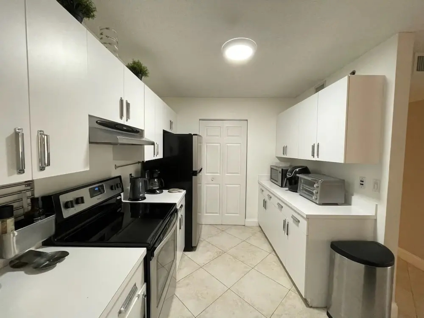 Exclusive Condo 10 Min to the Beach