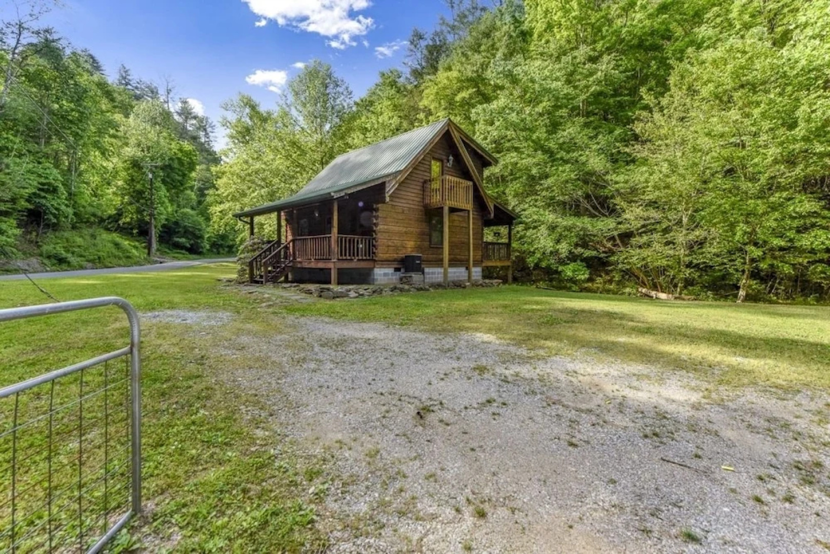 Whisper Creek 2 Bedroom Cabin by RedAwning