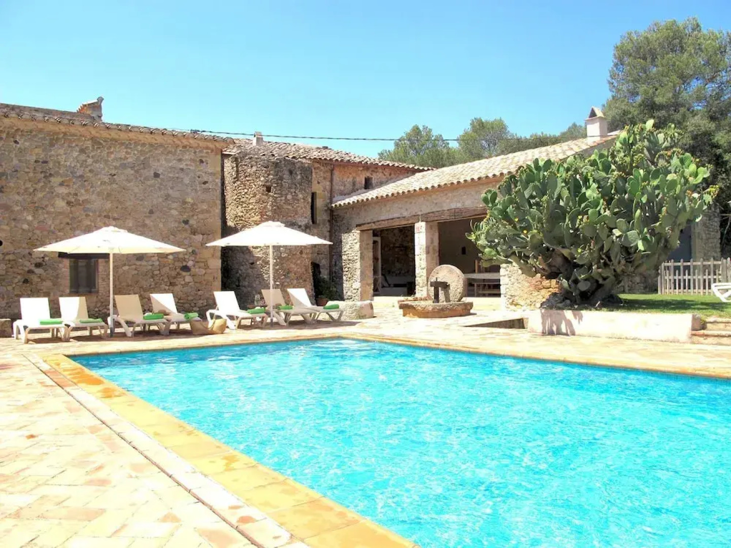 Traditional Estate From the XIV Century, With Swimming Pool