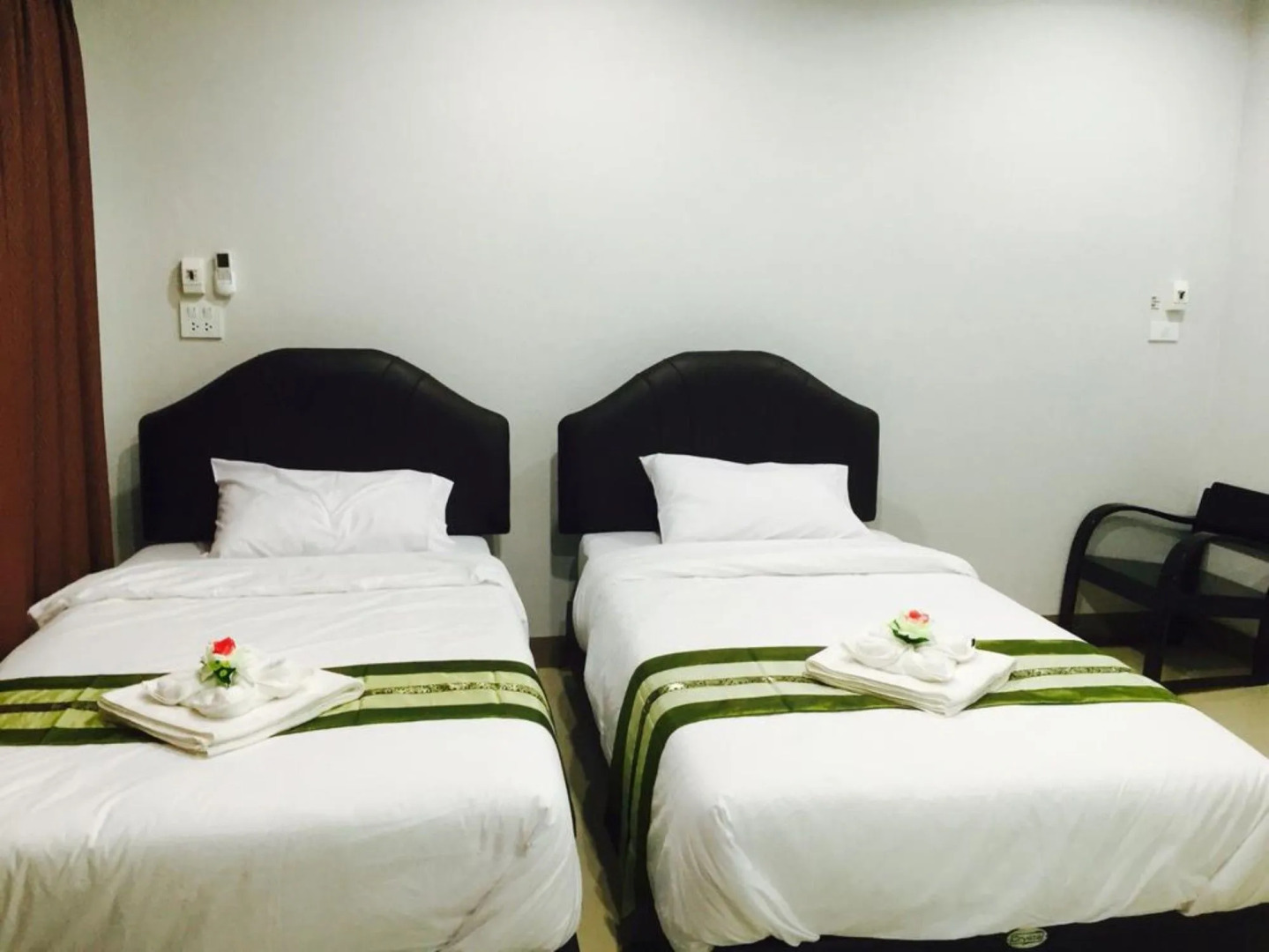 Retro Twin Home at Maesot