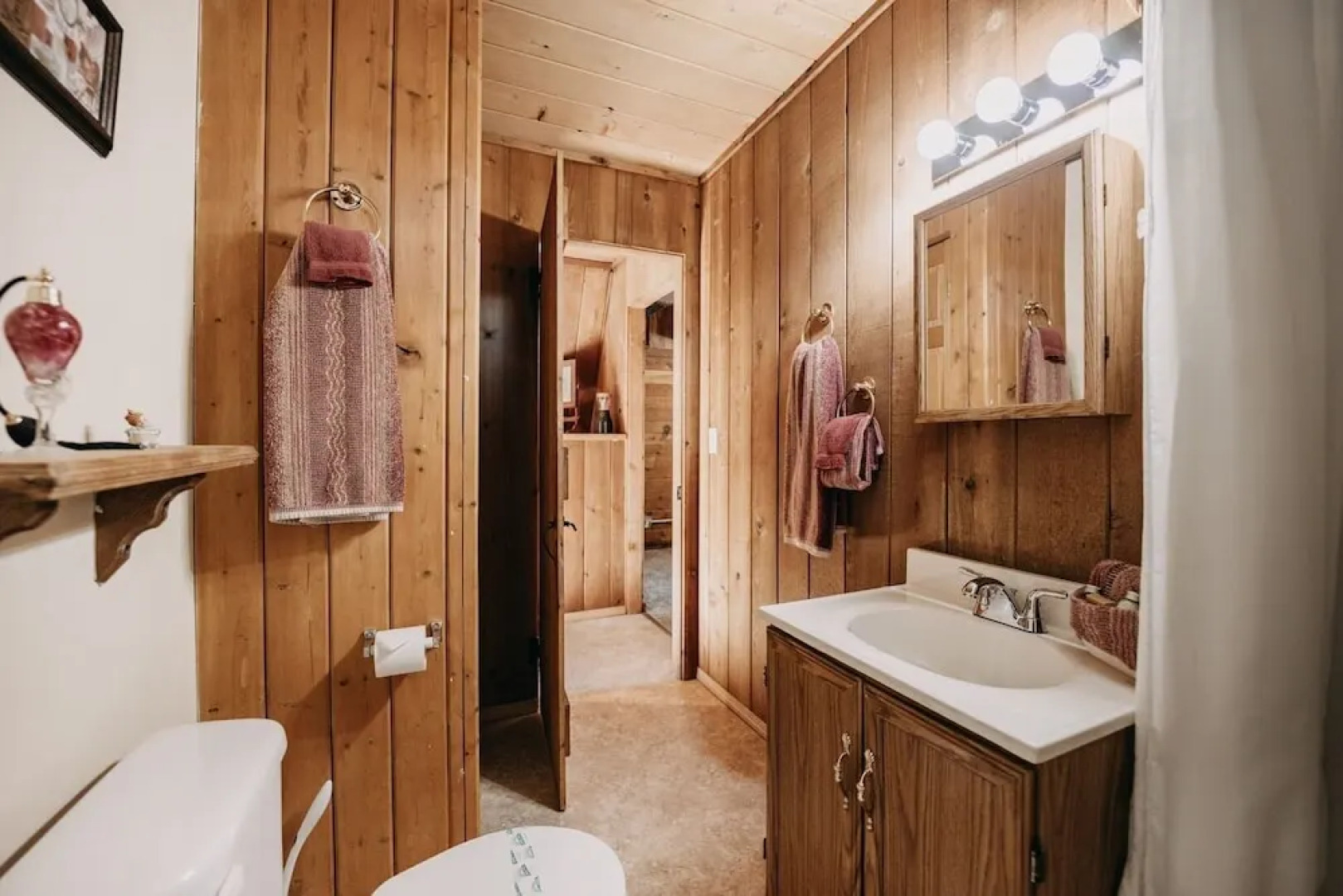 05mbh - Economical - Wifi - Pets Ok - F/p - D/w - Sleeps 2 1 Bedroom Apts by RedAwning