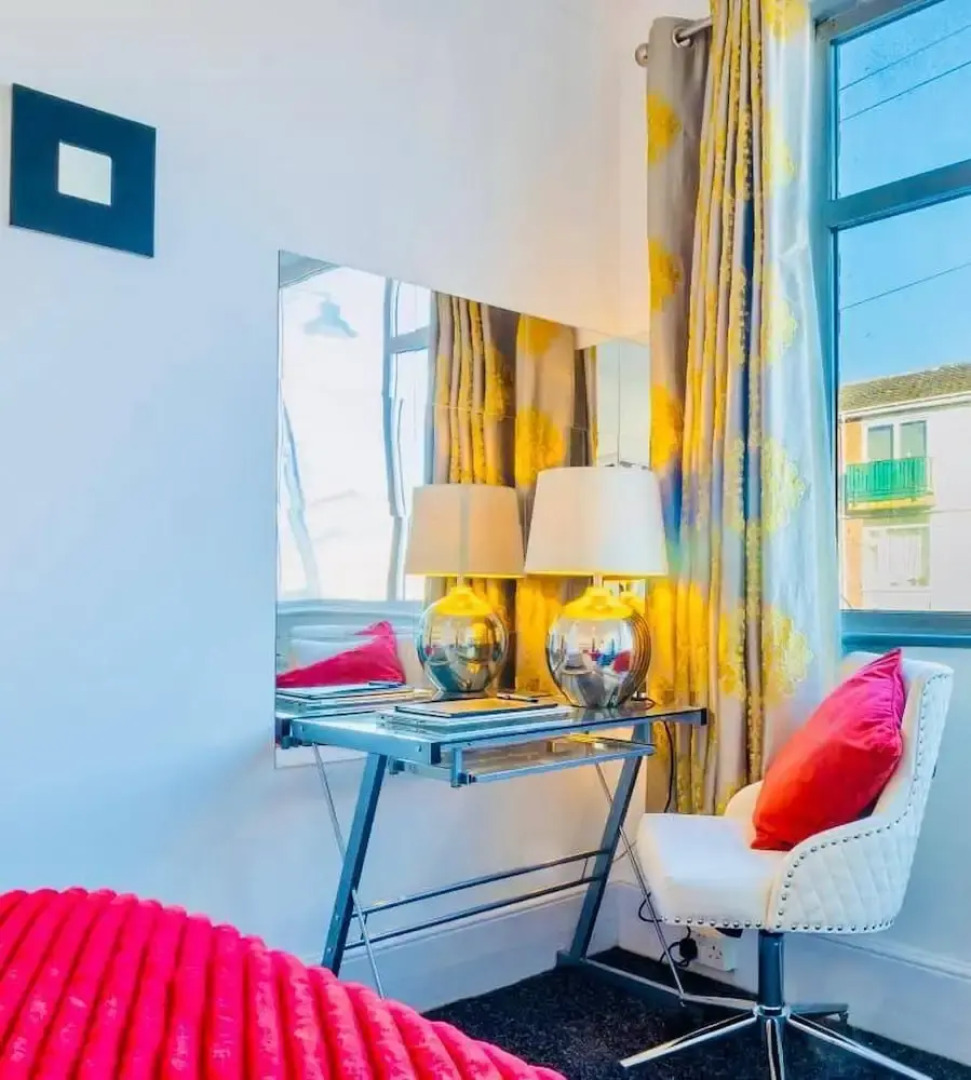 Rayleigh Retreat-spacious Family 3 Bed Apartment