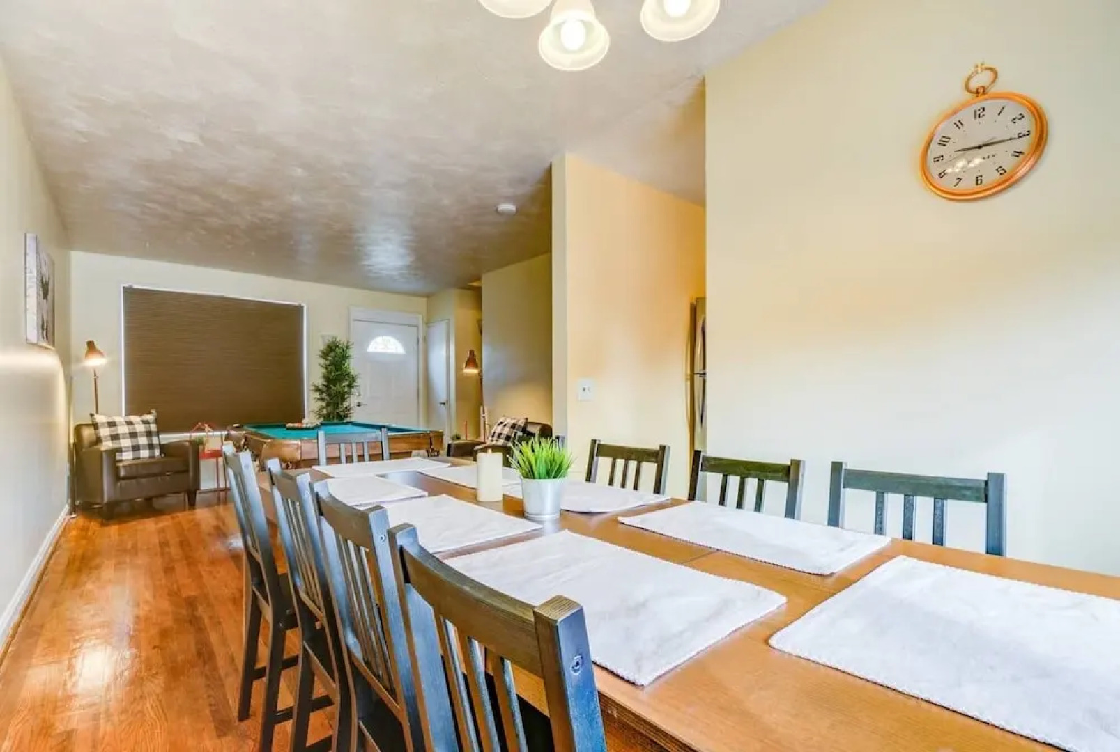 Modern Townhouse w/ Pool Table by Cozysuites