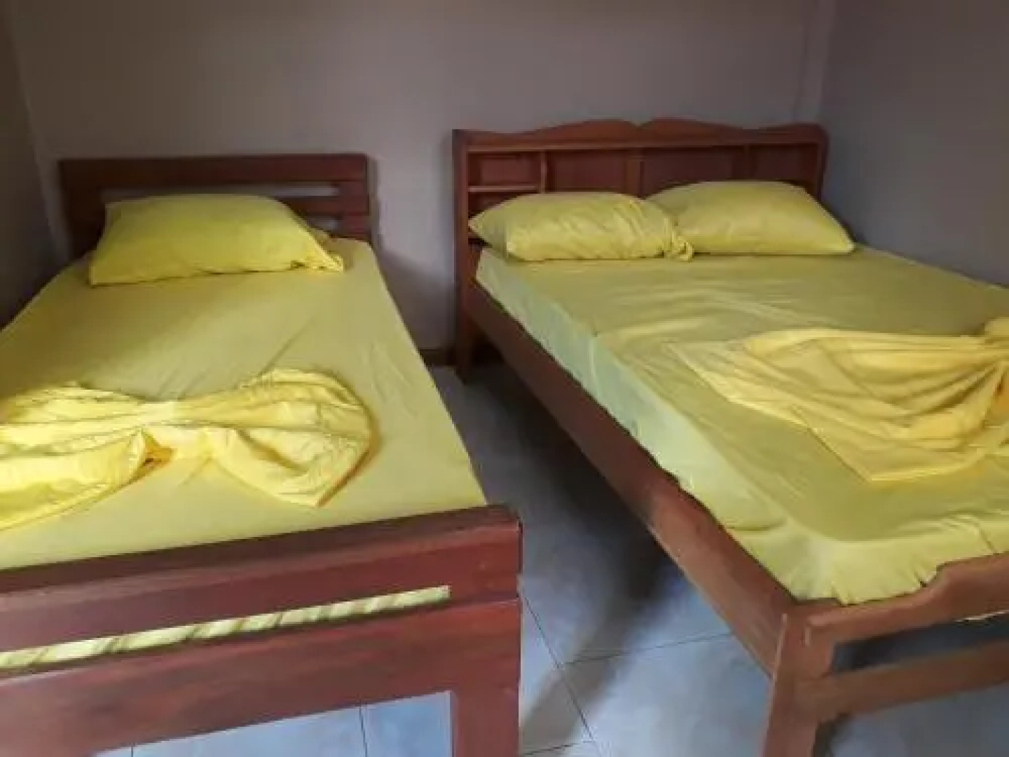 Rumanija's Airport Rooms