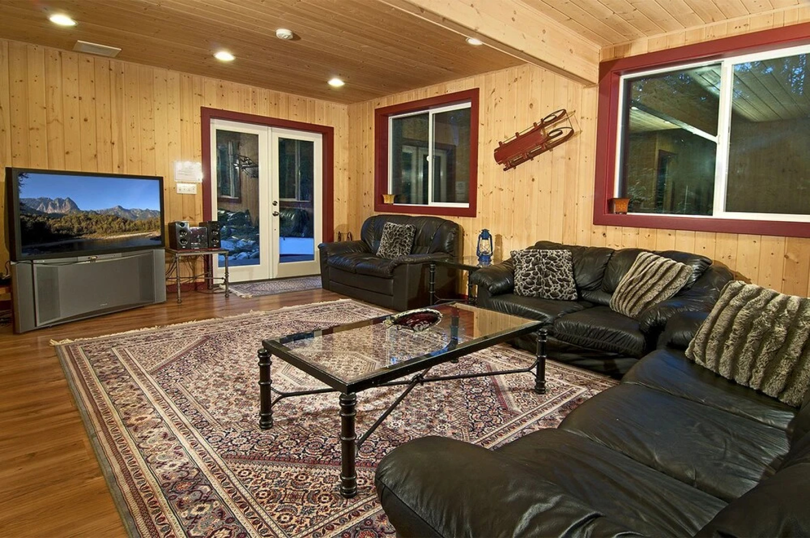 Money Creek Lodge - Five Bedroom Cabin with Hot Tub