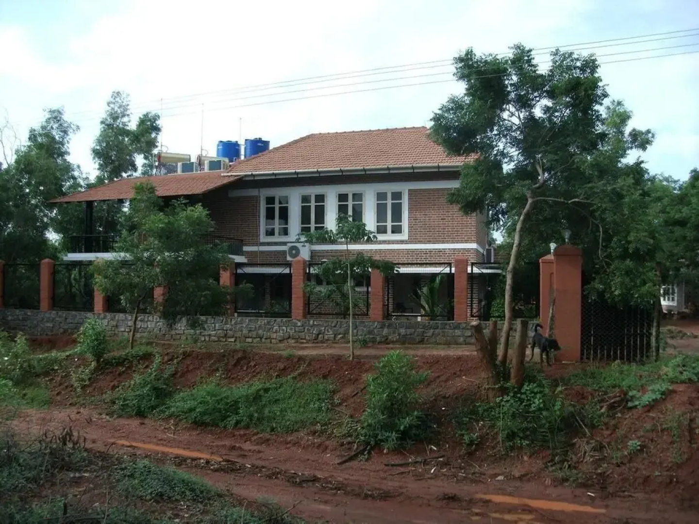 Inn Pondiville Forest Retreat