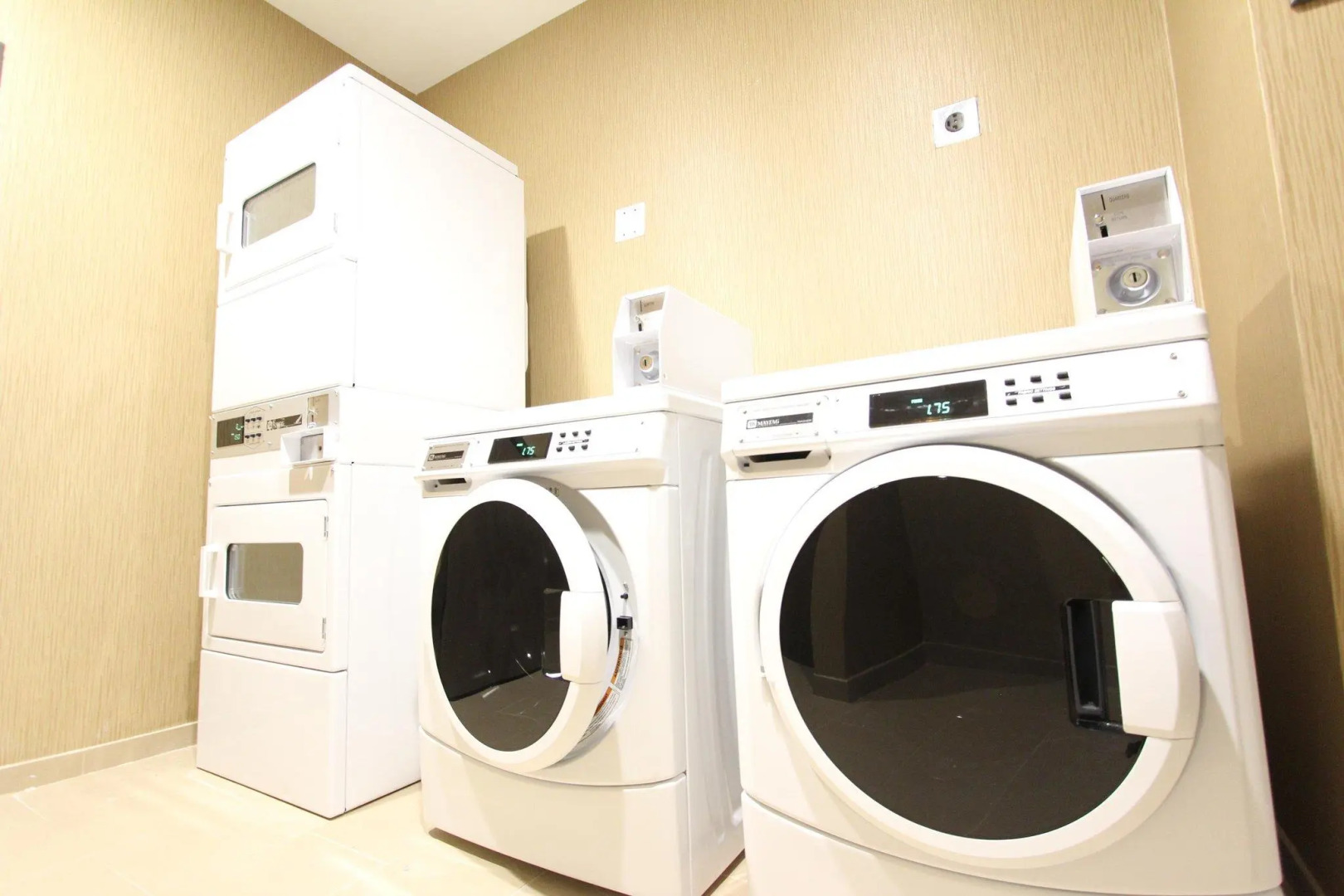 Hampton Inn & Suites Dallas Market Center