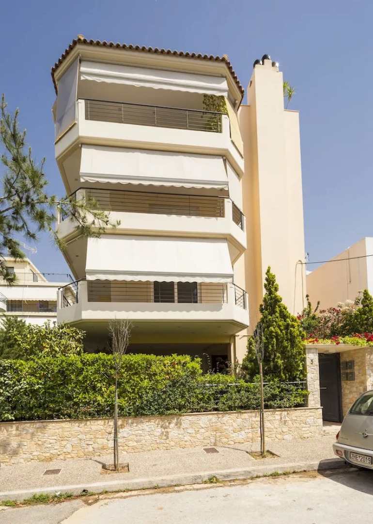 Scorpio Deluxe Apartment with Private Garden