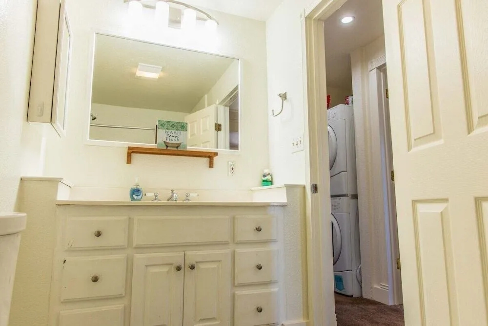 Cozy Oakland 2 Bedroom w/ Backyard