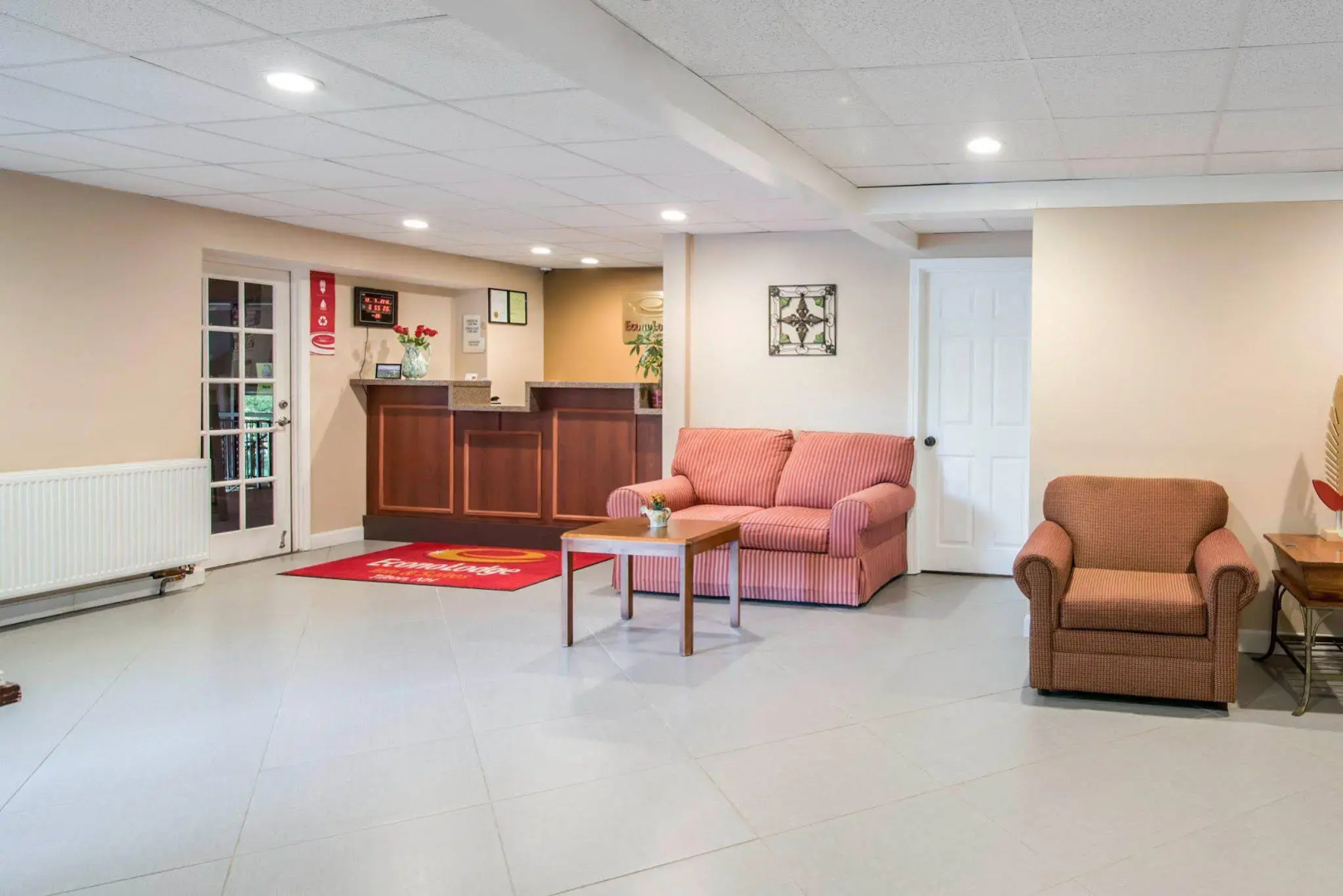 Econo Lodge Inn & Suites