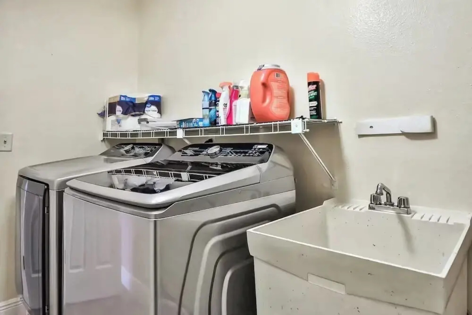 Renovated 3BR Dog Friendly Pond View W/D