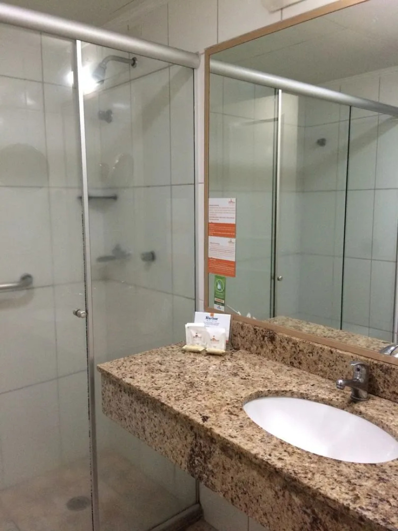 Harbor Regent Suites