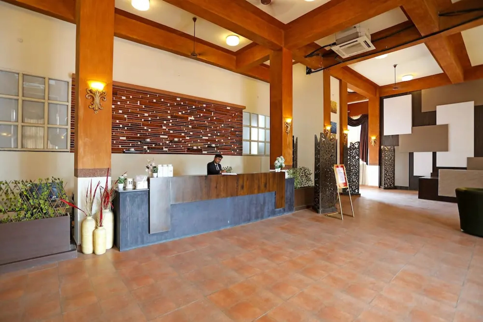 Capital O 18792 The Grand Neelam