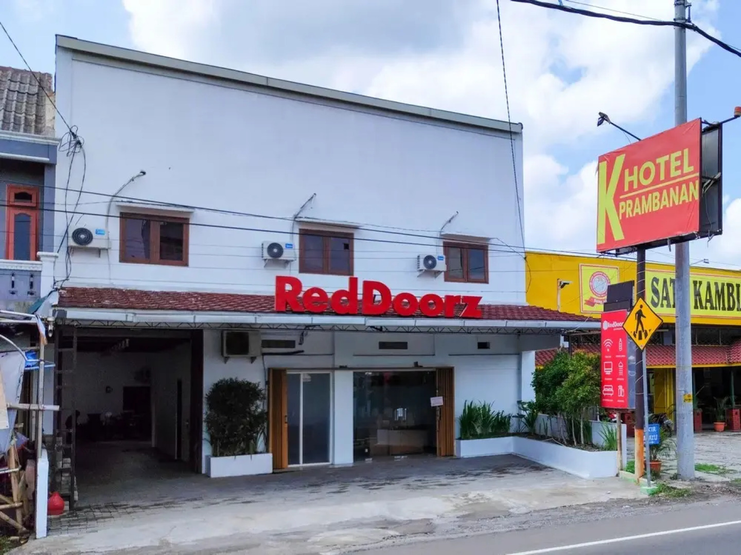 RedDoorz near Prambanan Temple