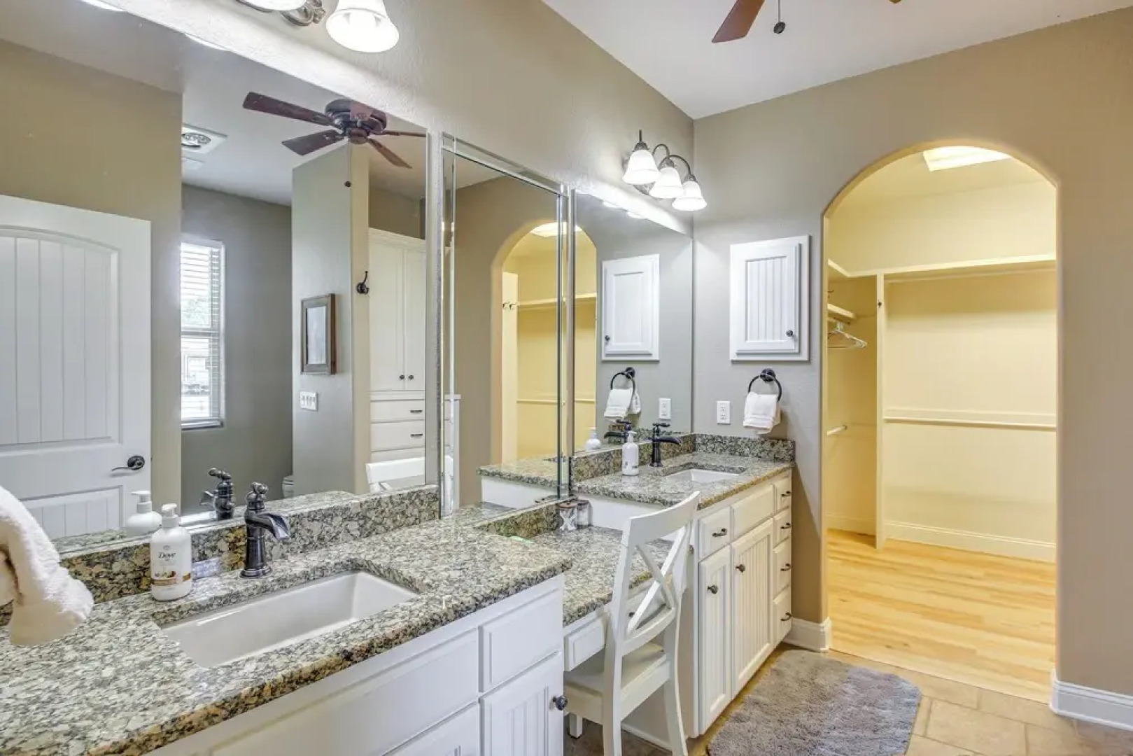 < 5 Mi to Lake Desoto: Grand Hot Springs Home