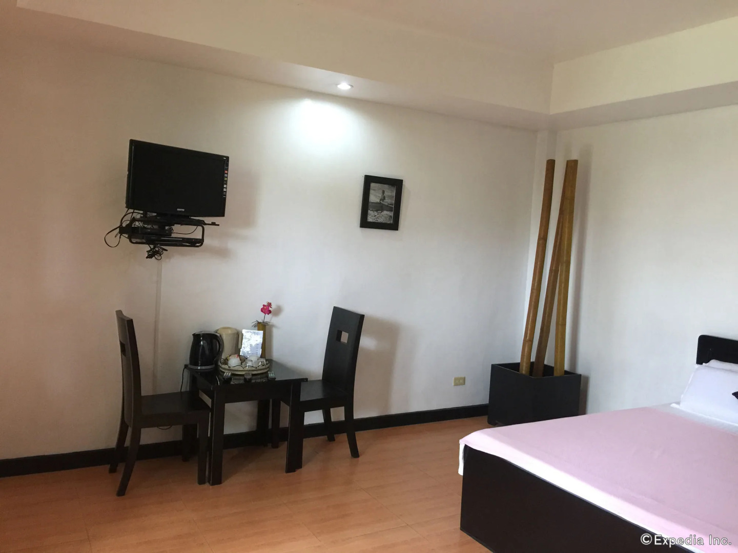 La Pernela Beachfront Resort