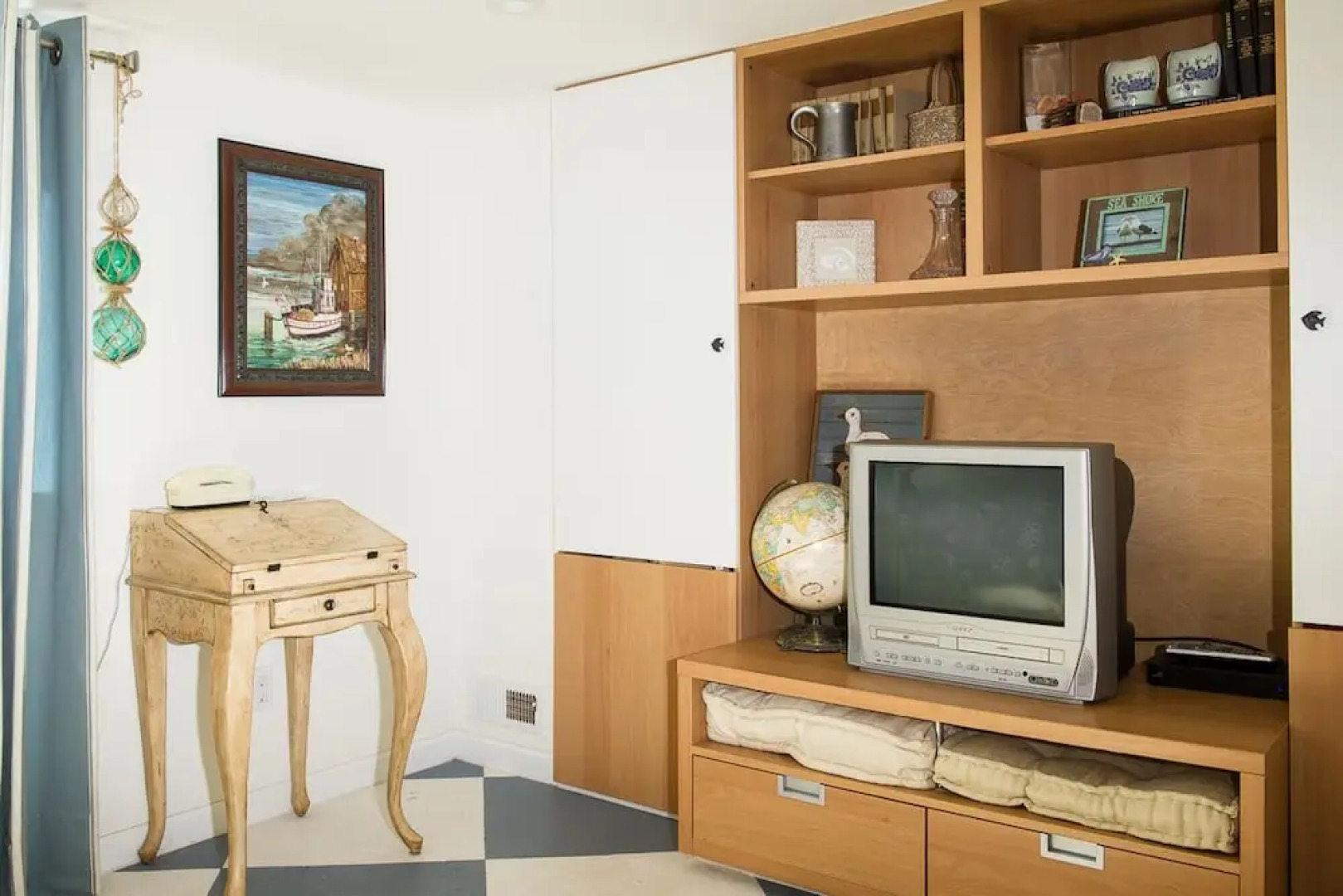 Sea Cliff 3 Br cottage by RedAwning