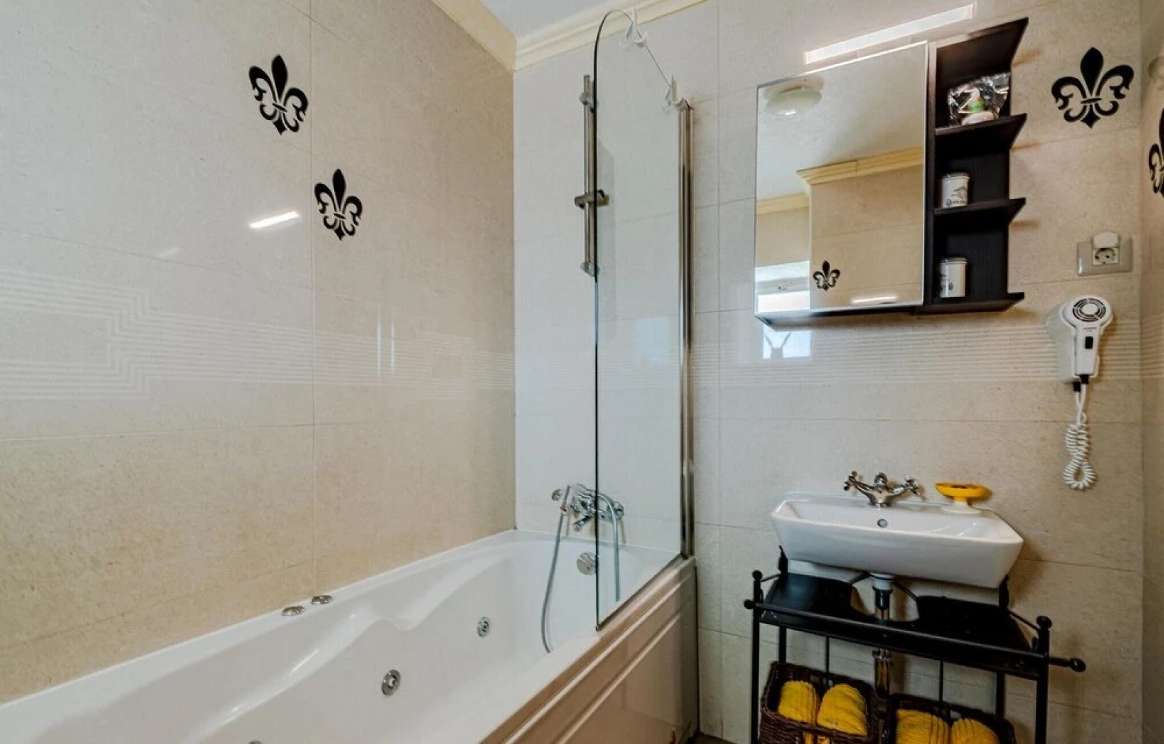 Beautiful Home in Mokalo With Wifi and 2 Bedrooms