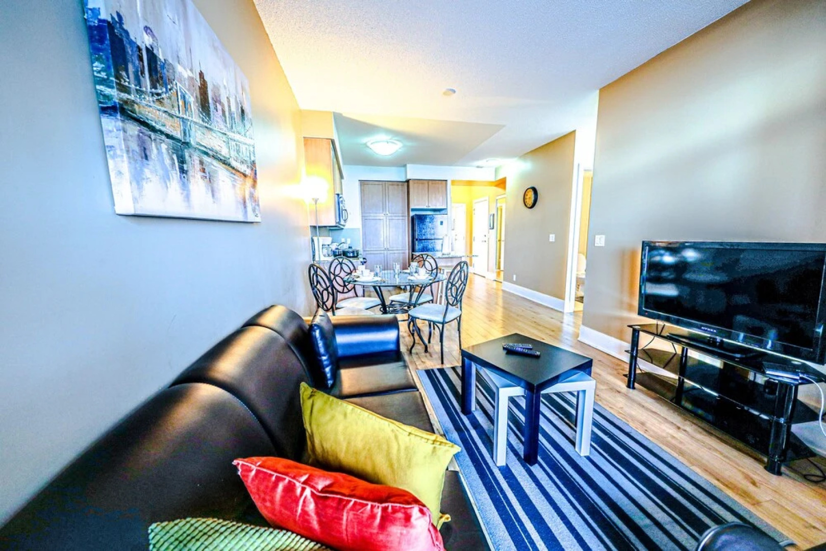 Lake View Luxury Condo by Elite Suites