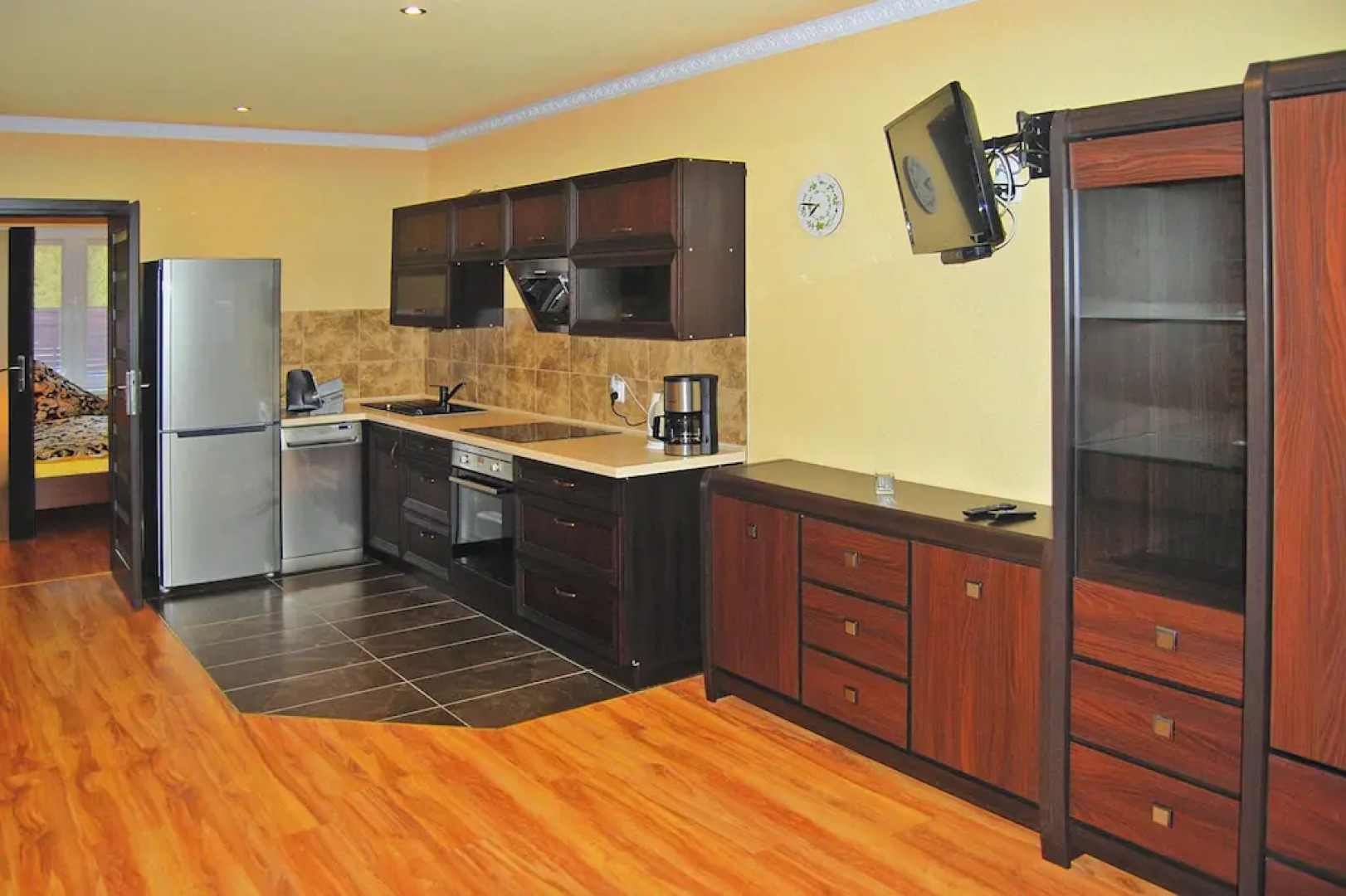 Terraced House With Pool and Sauna, Sieciemin