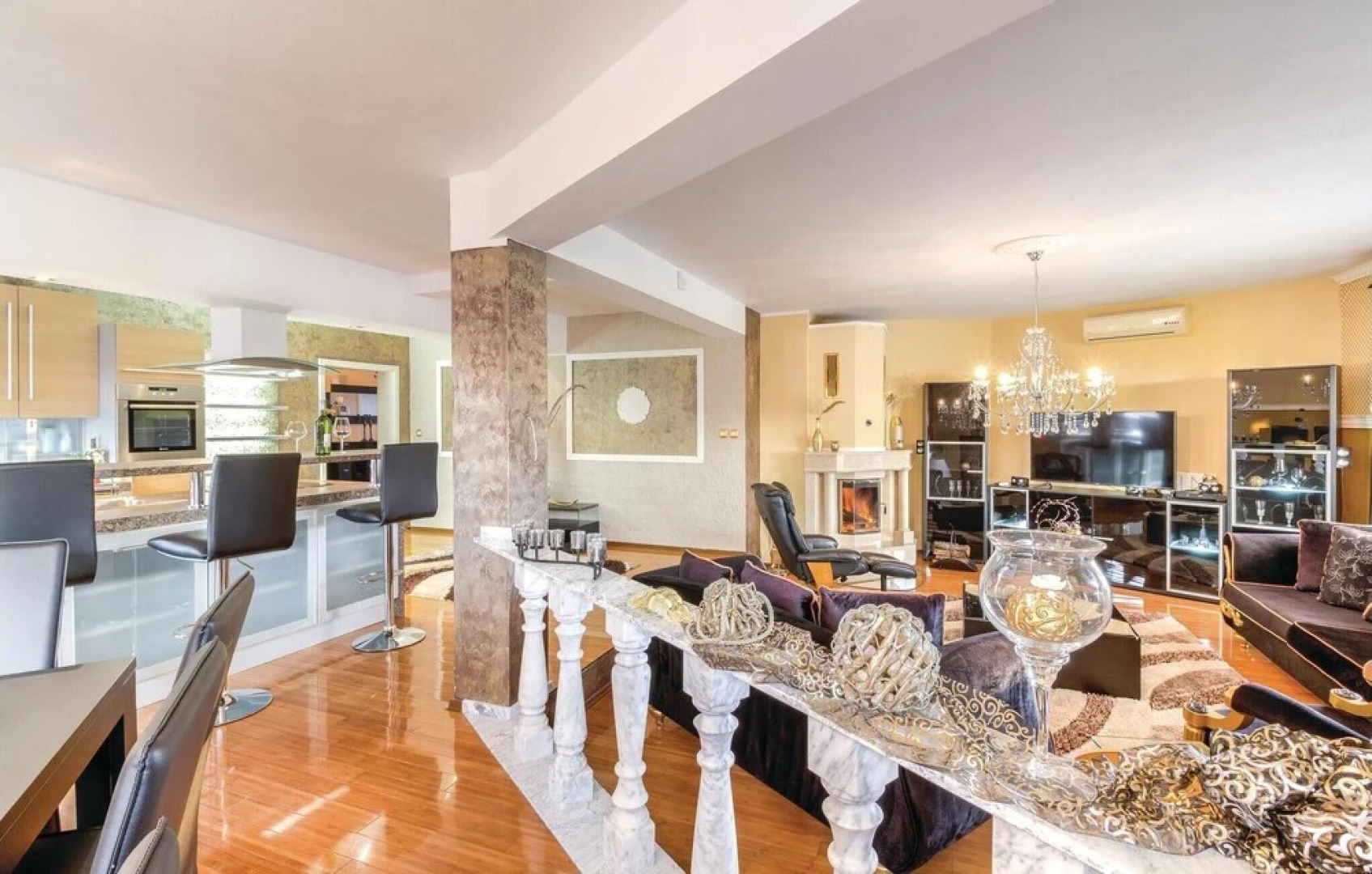 Awesome Home in Valtursko Polje With Wifi and 12 Bedrooms