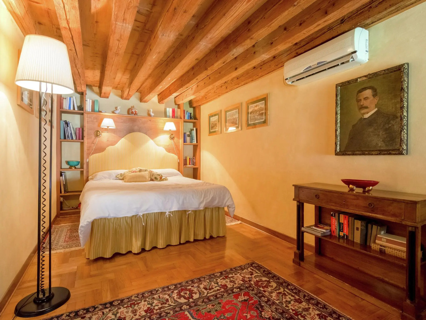 Villa in Venice With Private Pool & Park