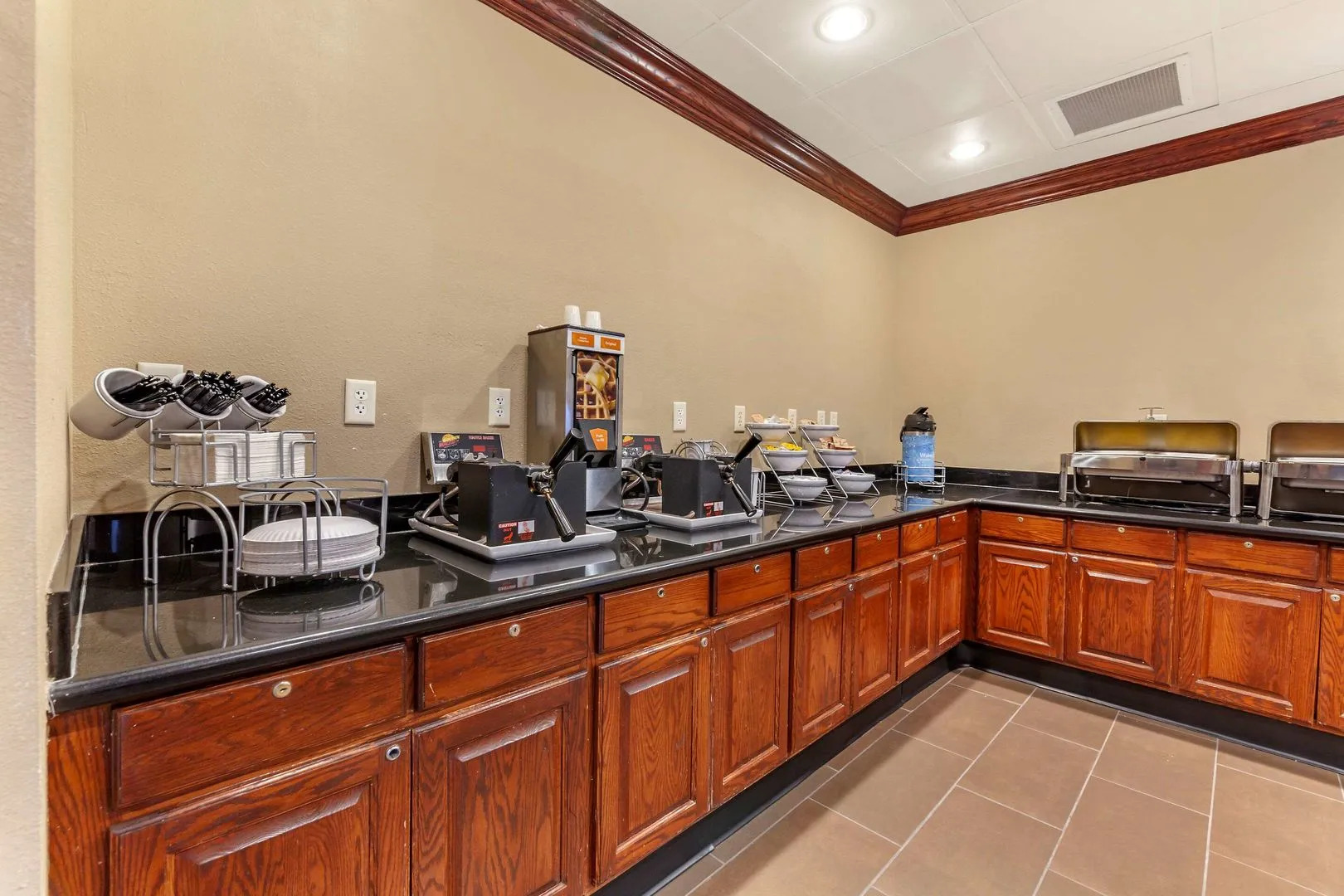 Holiday Inn Express & Suites Milwaukee Nw Park Place by IHG