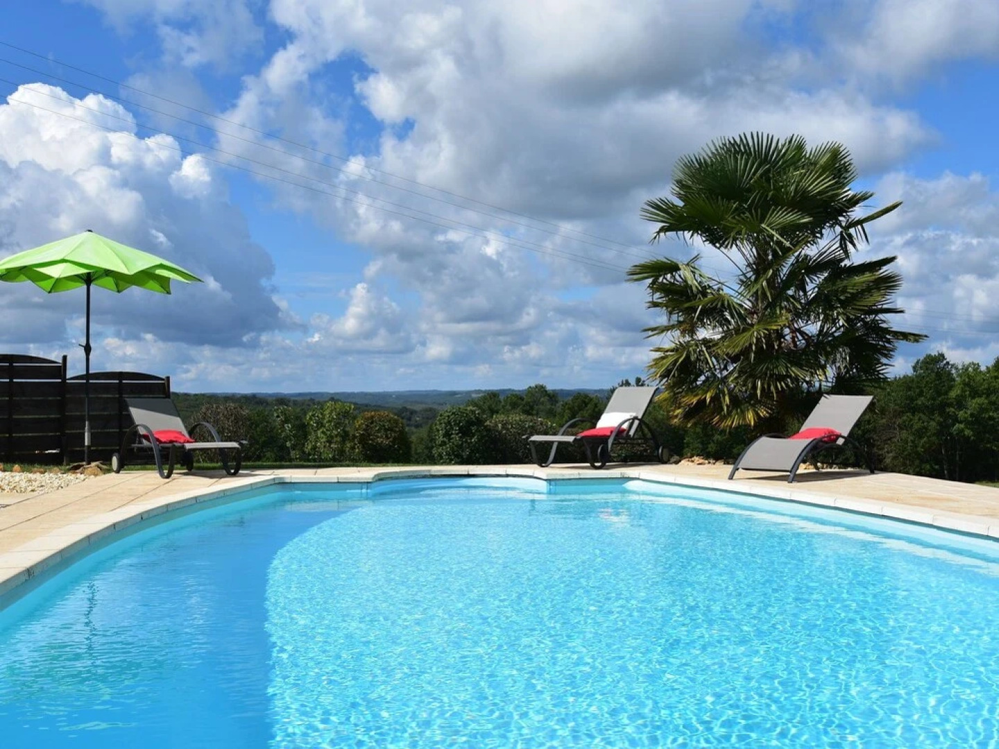 Luxurious Holiday Home with Swimming Pool in Meyrals